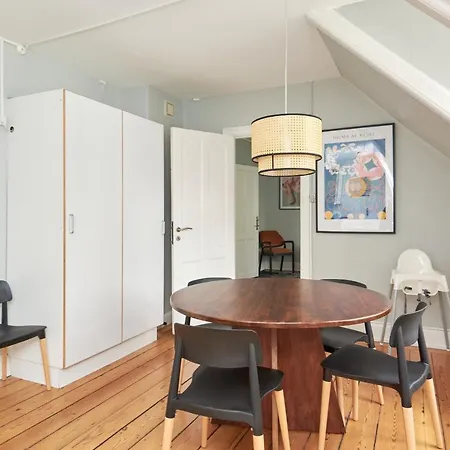 Stylish 5 Person In Vibrant Urban Area